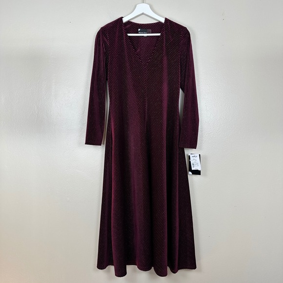 Maison Tara Dresses & Skirts - Maison Tara Women's 6 Midi Dress Burgundy Metallic Ribbed V-Neck NEW